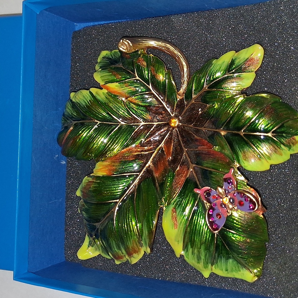 JAY STRONGWATER Leaf With Butterfly Beautiful